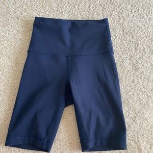 NEVER WORN Lululemon biker shorts navy size 0